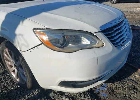 2012 Chrysler 200 Touring z USA, uszkodzony, nr VIN 1C3CCBBB3CN205211